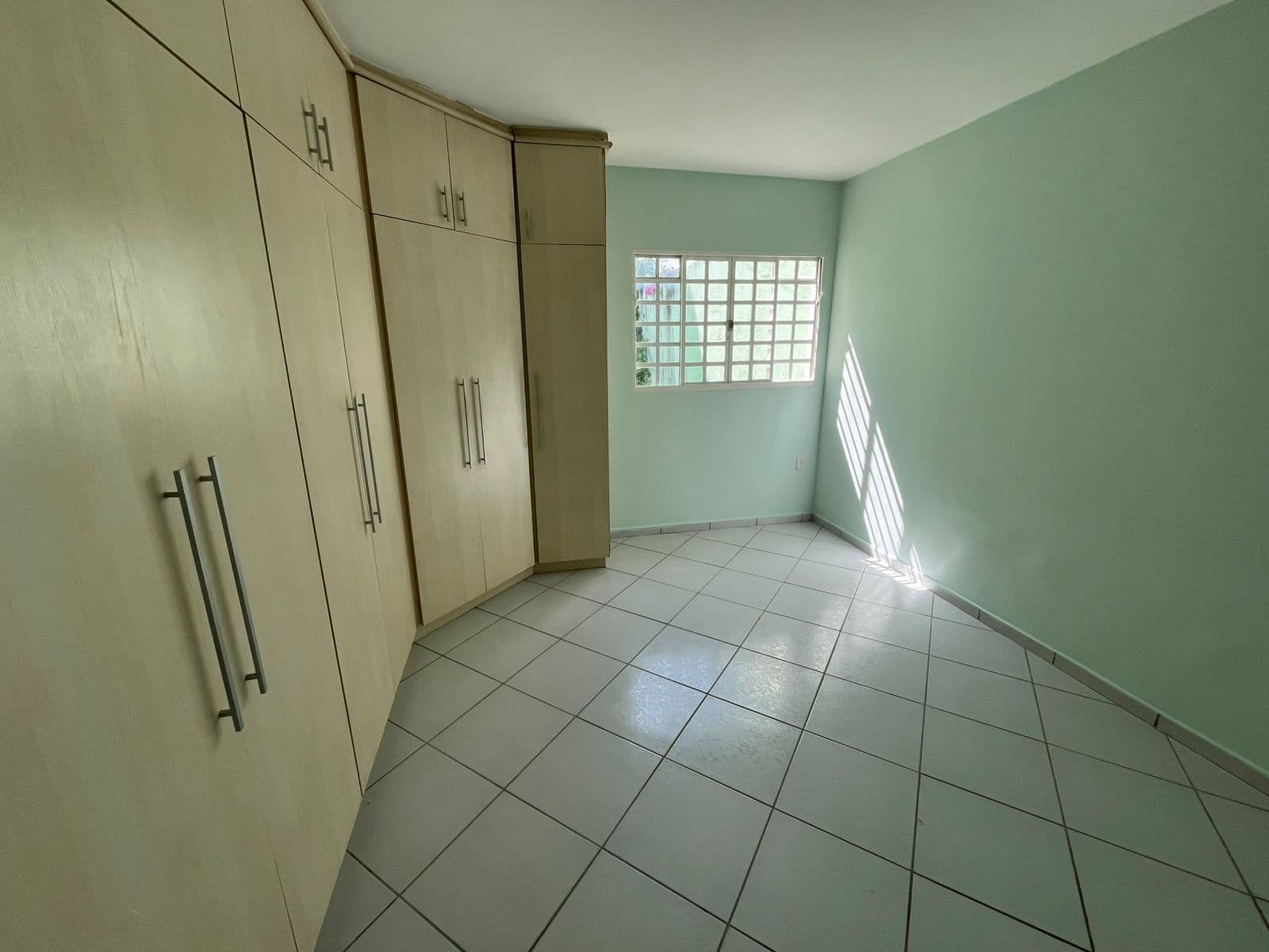 CASA 3 QUARTOS SENDO 1 SUITE NO JARDIM VITORIA