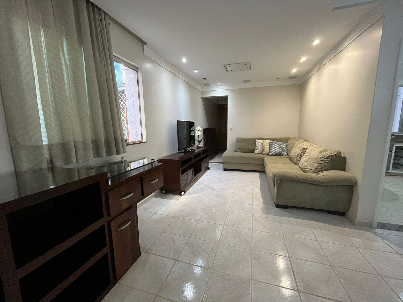 APARTAMENTO MOBILIADO 3 QUARTOS SENDO 1 SUITE NO RES PORTO FINO NO SETOR OESTE