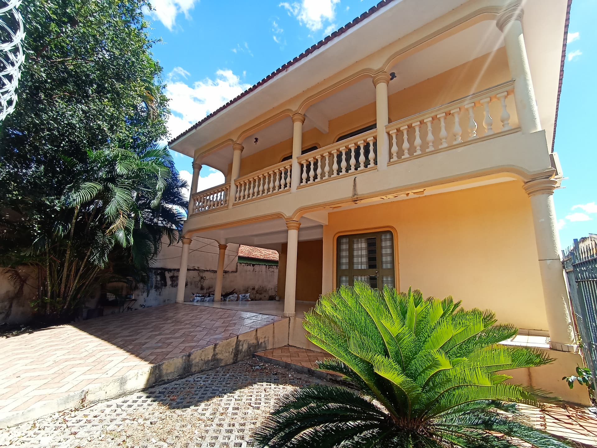Sobrado amplo com excelente potencial no setor sudoeste