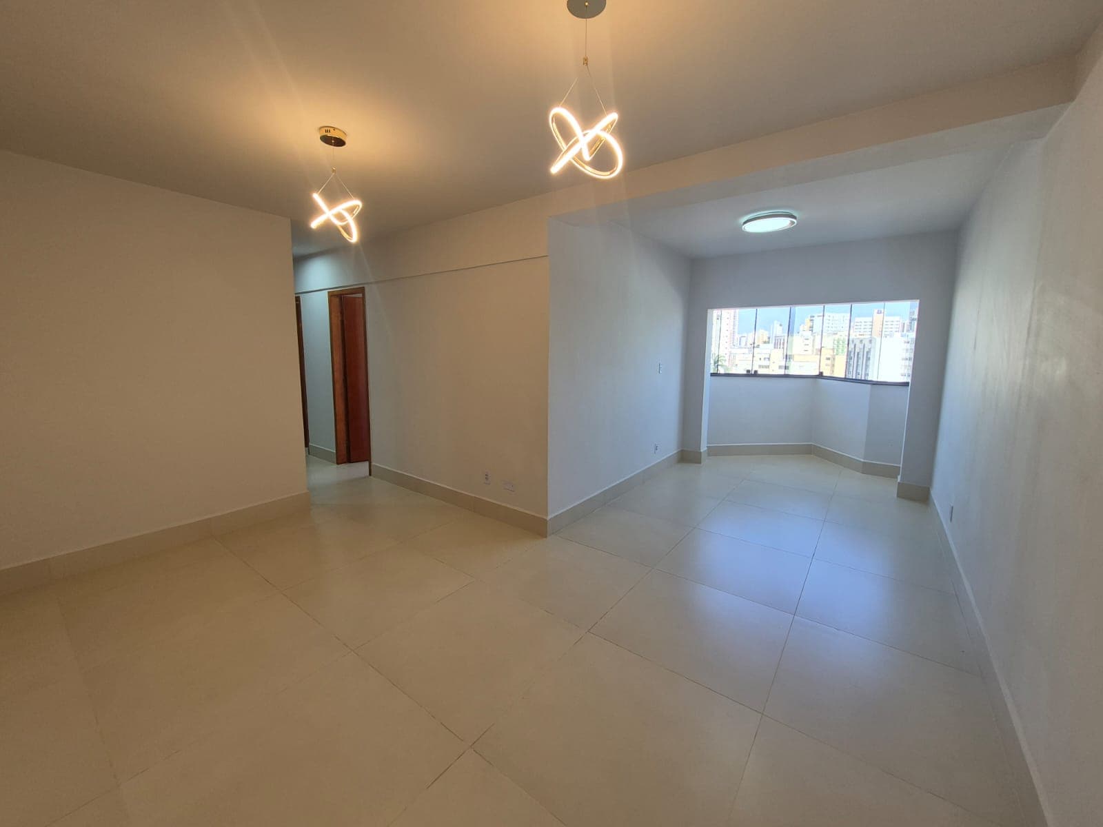 APARTAMENTO 03 QUARTOS SENDO 1 SUITE NO SETOR AEROPORTO ED NICOLE