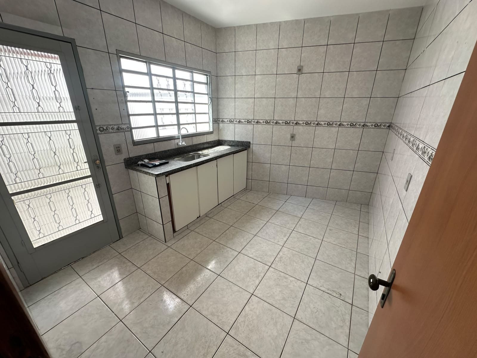 CASA 02 QUARTOS NO SETOR VILA SÃO FRANCISCO