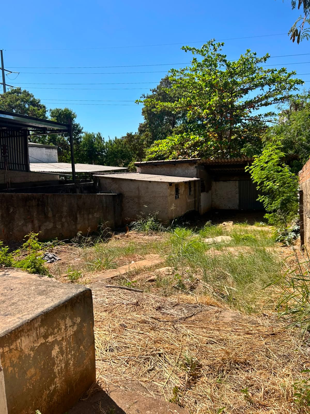 LOTE À VENDA NO SETOR DOS FUNCIONÁRIOS – 351 m²