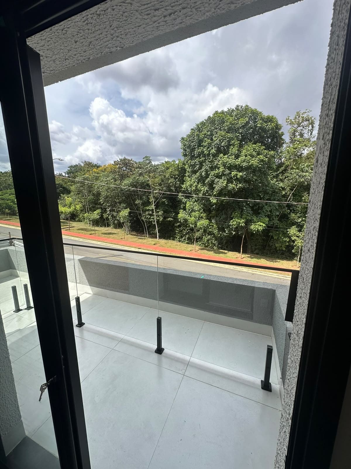 Sobrado Alto Padrão no Jardins Sevilha | 3 Suítes | Piscina Aquecida | Frente para o Bosque