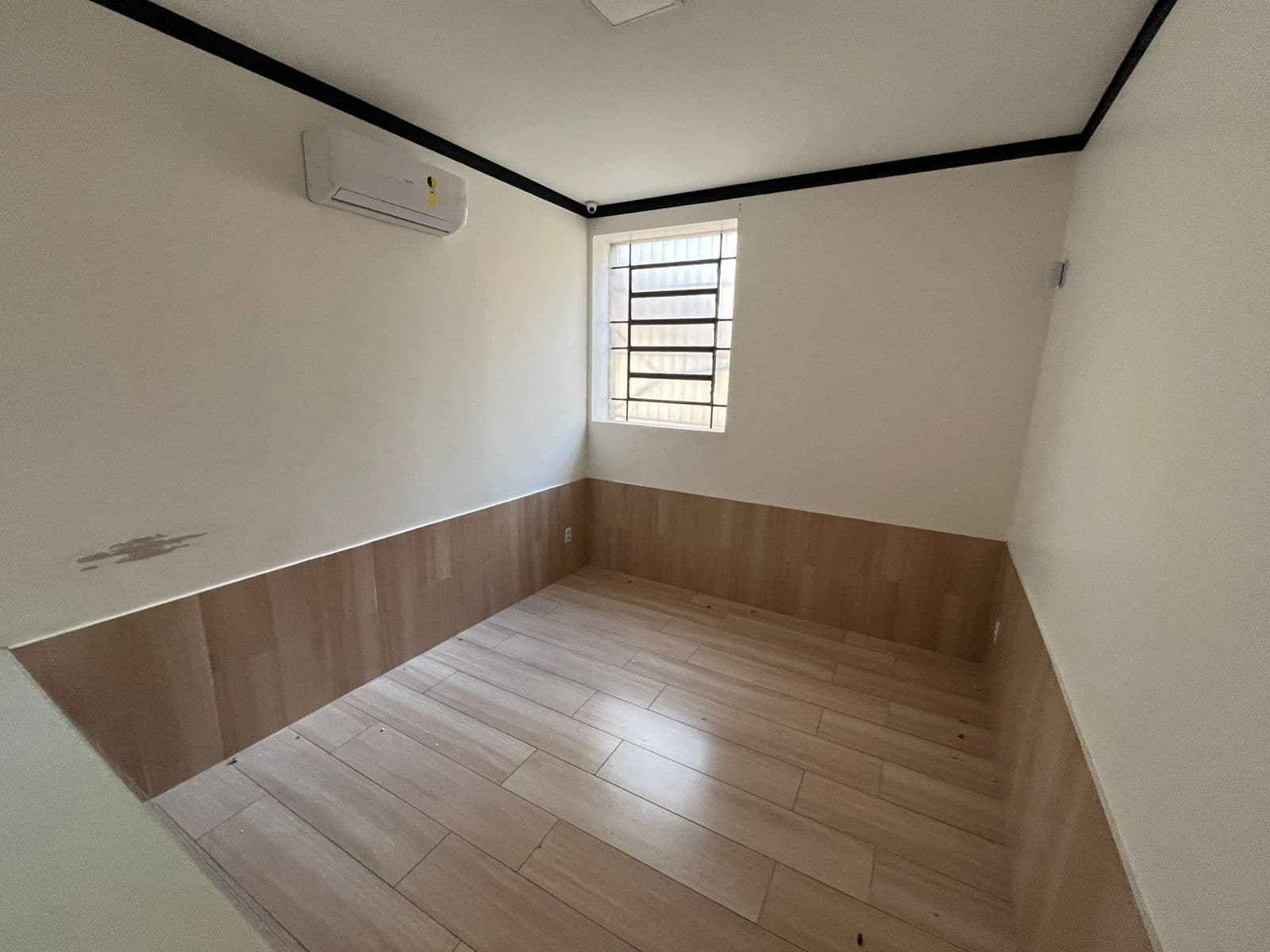 LOJA COMERCIAL DE 238M² NA AVENIDA ANHANGUERAC/ ARAGUAIA SETOR CENTRAL