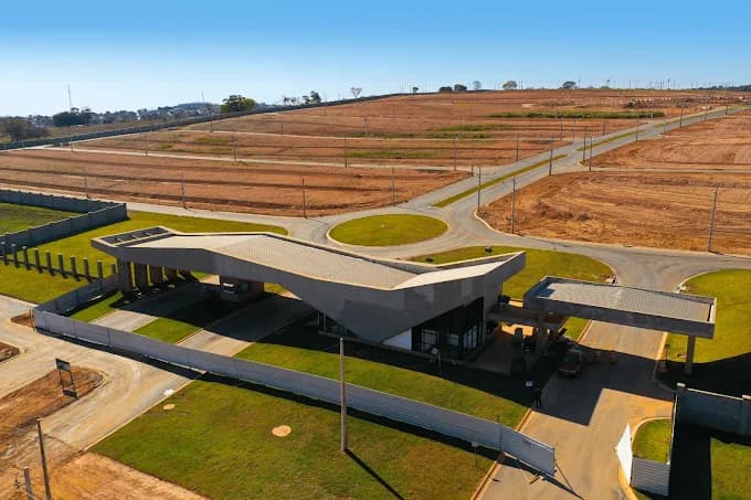 LOTE 280M² CONDOMÍNIO VINHAS FLAMBOYANT SENADOR CANEDO