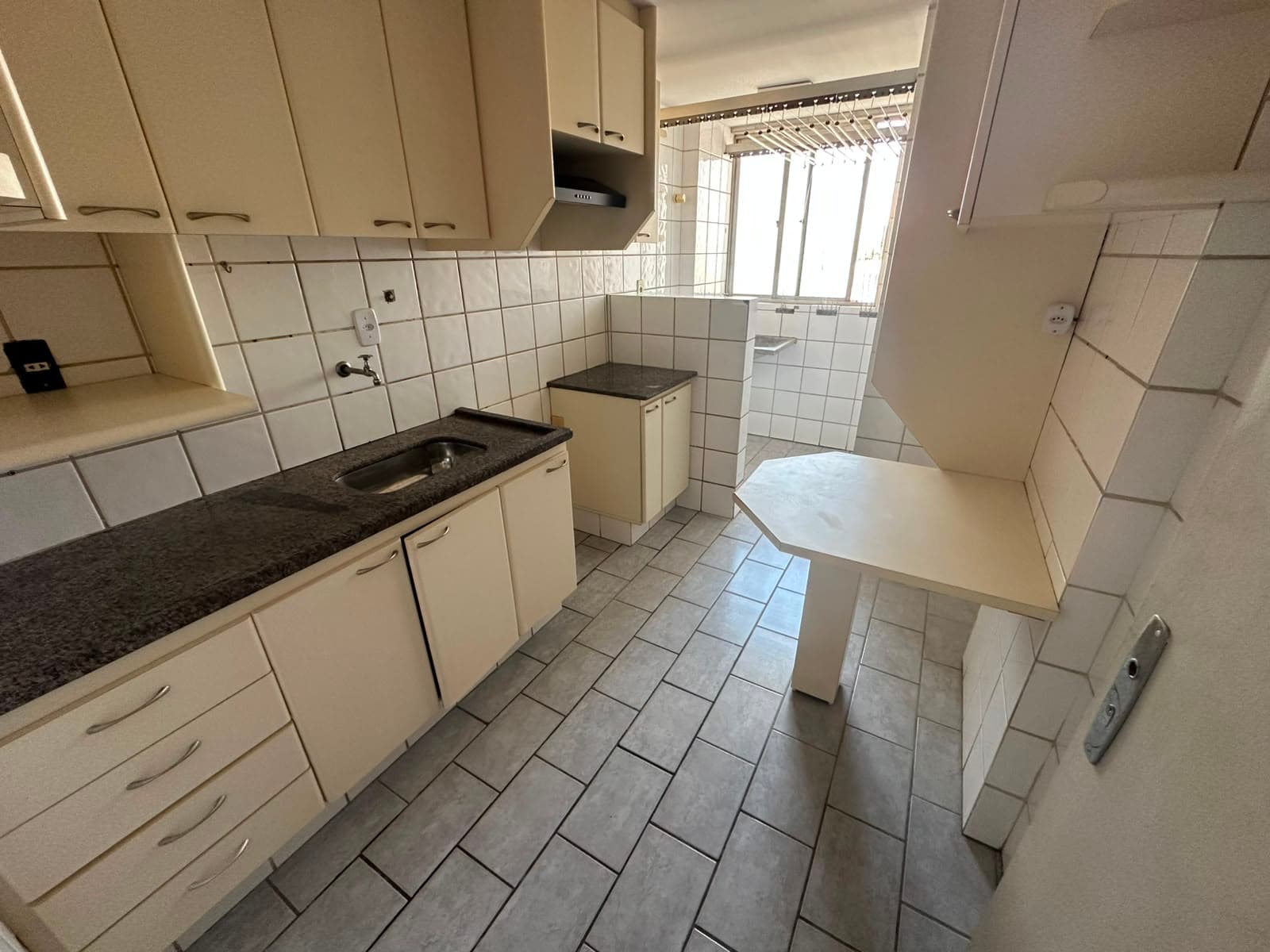 APARTAMENTO 2 QUARTOS SENDO 1 SUITE ED. ILHAS CAYMAN - JARDIM AMÉRICA