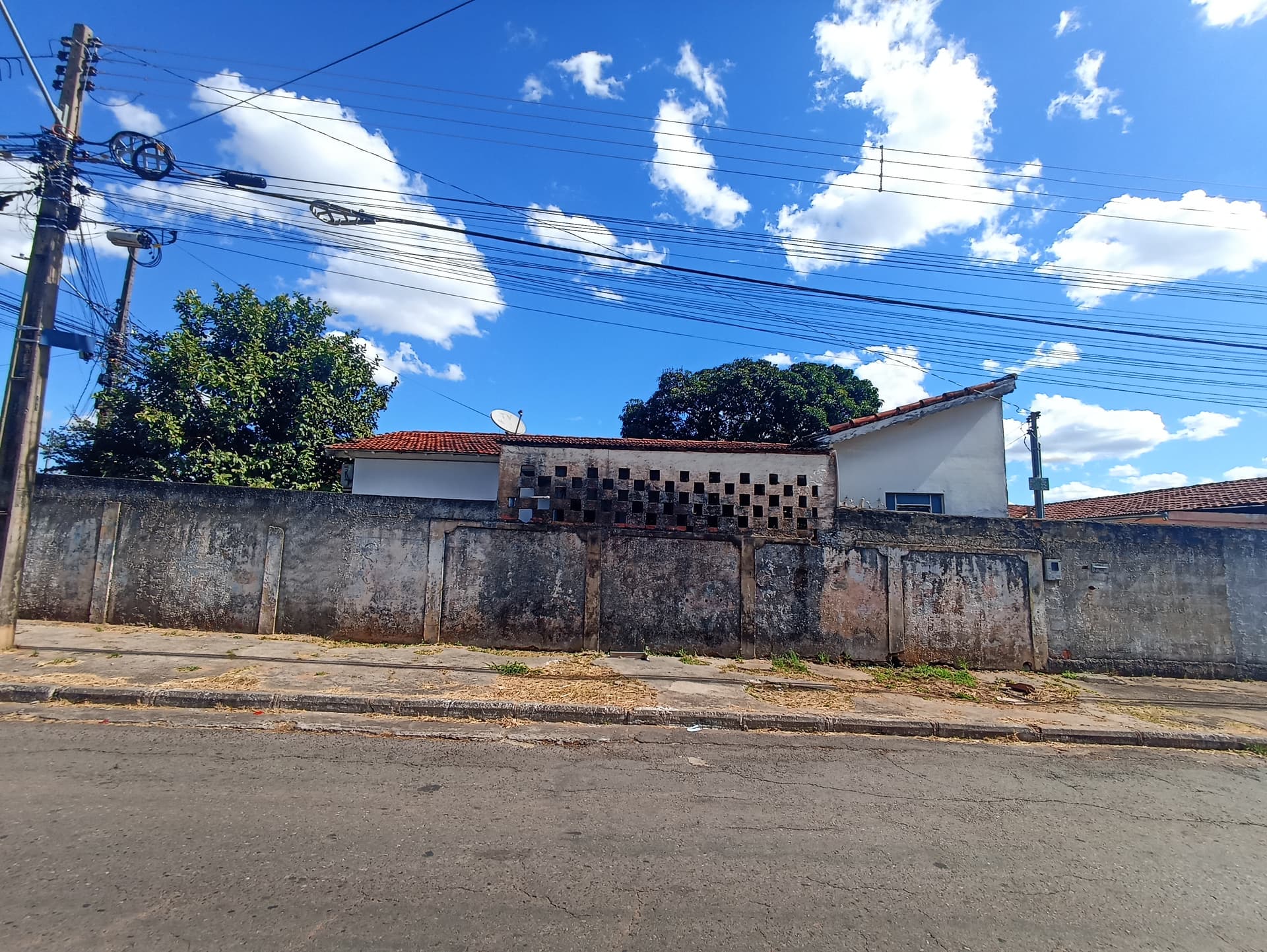 IMÓVEL PARA RENDA NO SETOR CASTELO BRANCO – ESQUINA E RENDA IMEDIATA