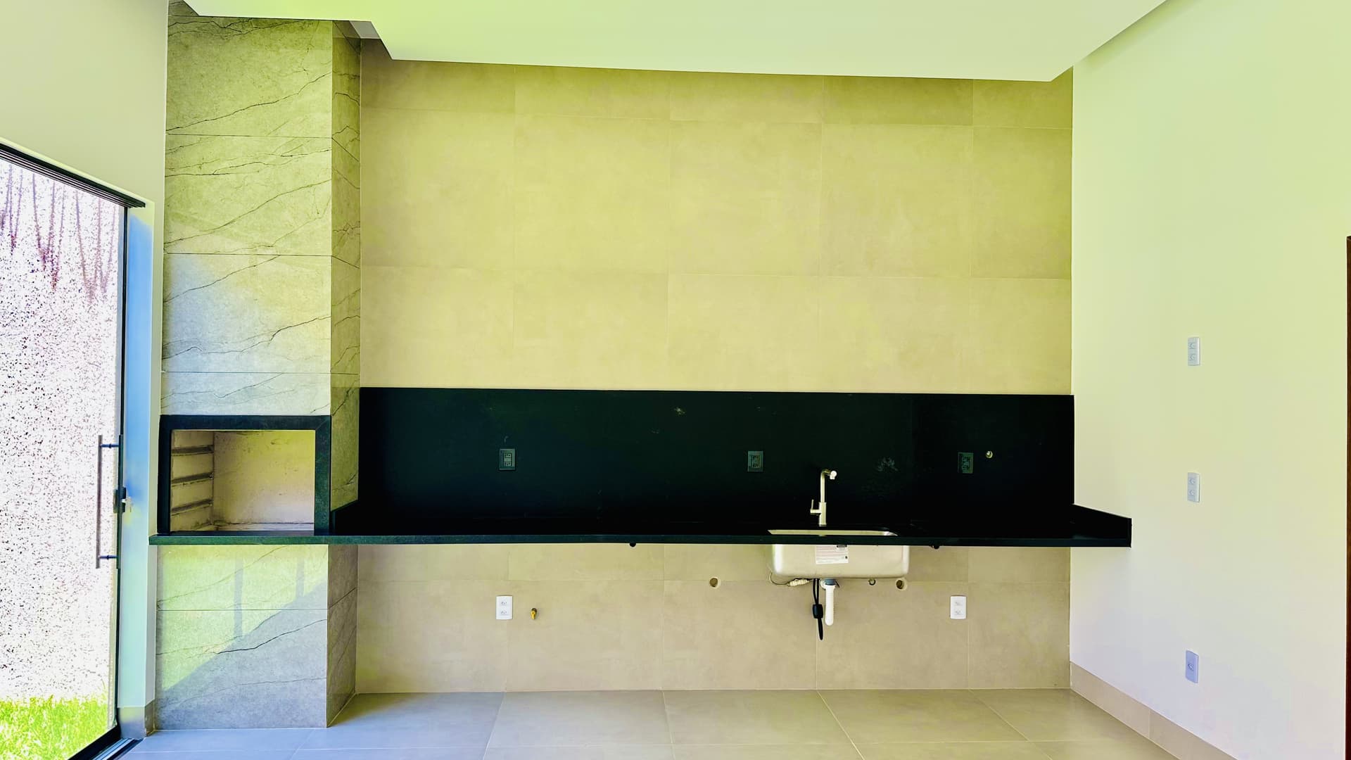 Casa Térrea 3 Quartos com Suíte Próxima ao Buriti Shopping