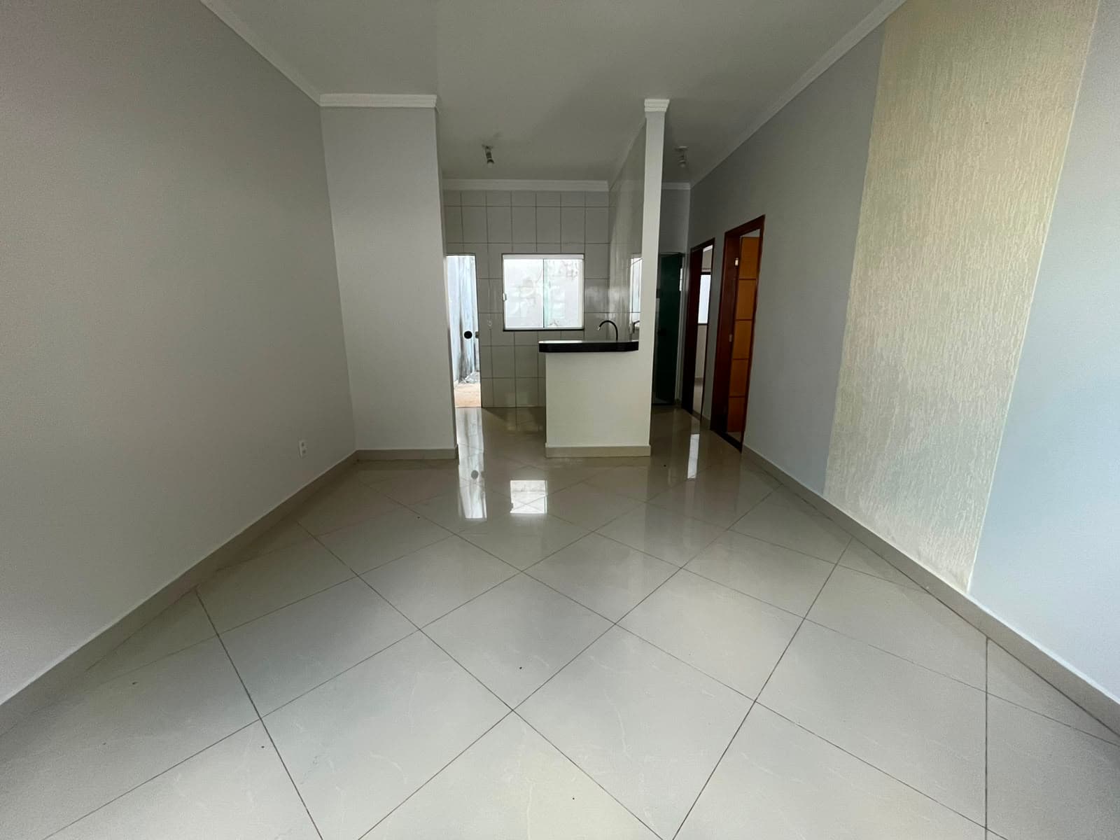 CASA 2 QUARTOS SENDO 1 SUITE JARDIM PETROPOLIS
