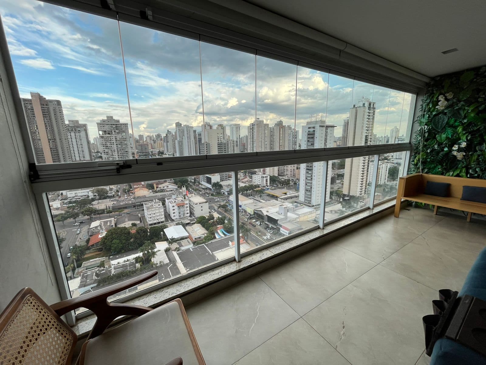 APARTAMENTO 3 SUITES RESIDENCIAL AROEIRAS NO SETOR BUENO