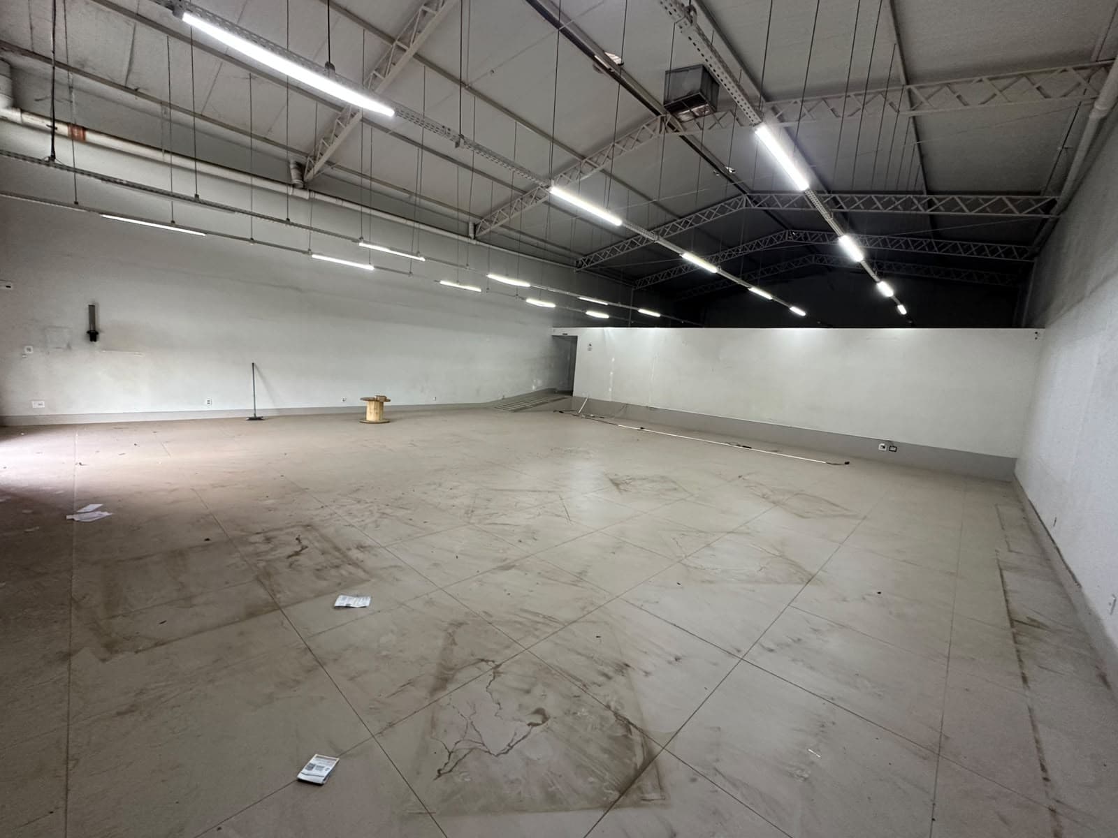LOJA COMERCIAL DE 400M² NA AVENIDA CESTELO BRANCO