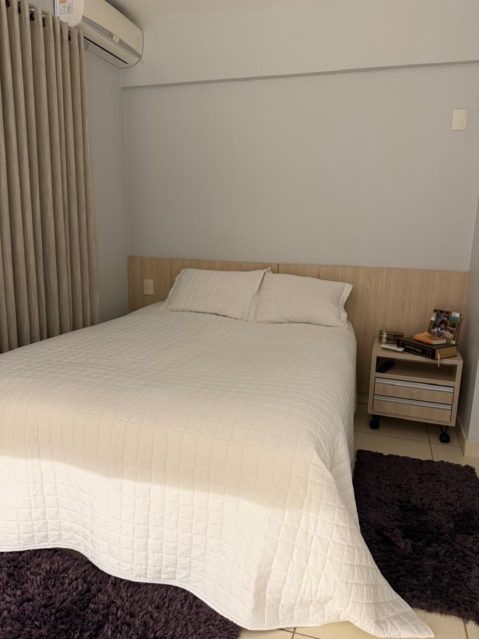 Apartamento 2/4 sendo uma suíte.
