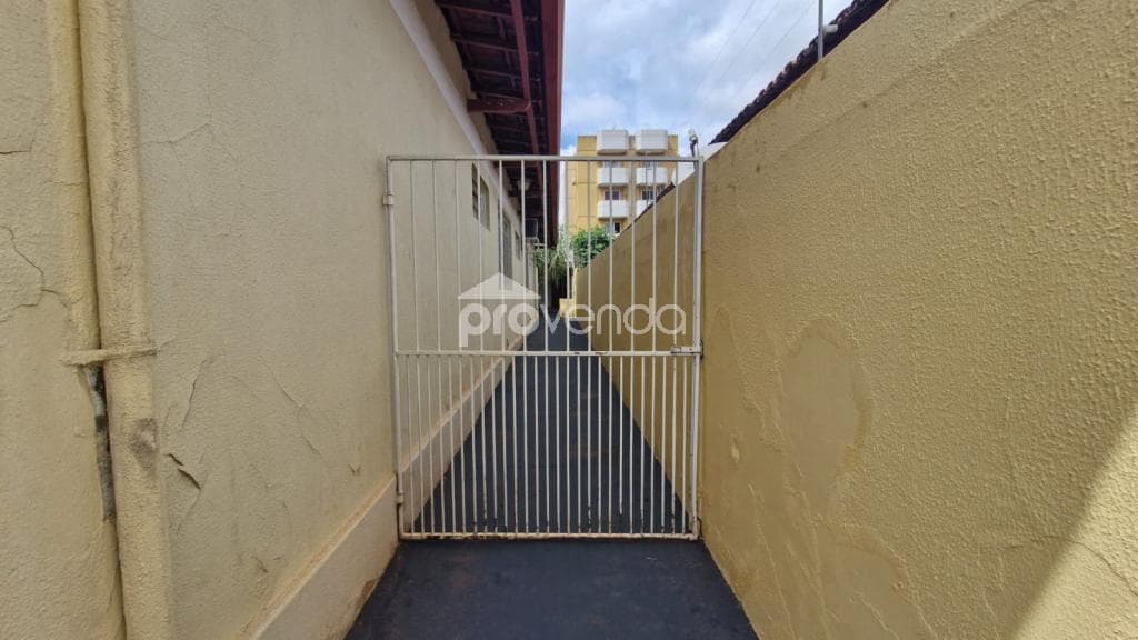 CASA 02 QUARTOS, JARDIM AMÉRICA.