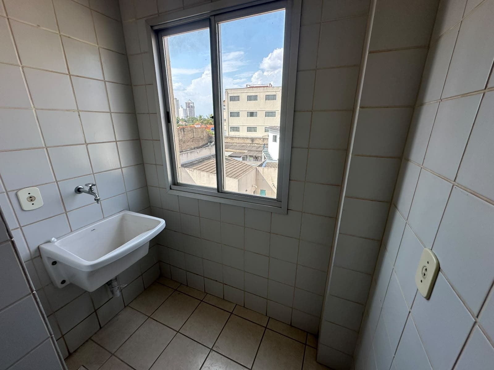 APARTAMENTO DE 01 QUARTO, SETOR LESTE UNIVERSITÁRIO.