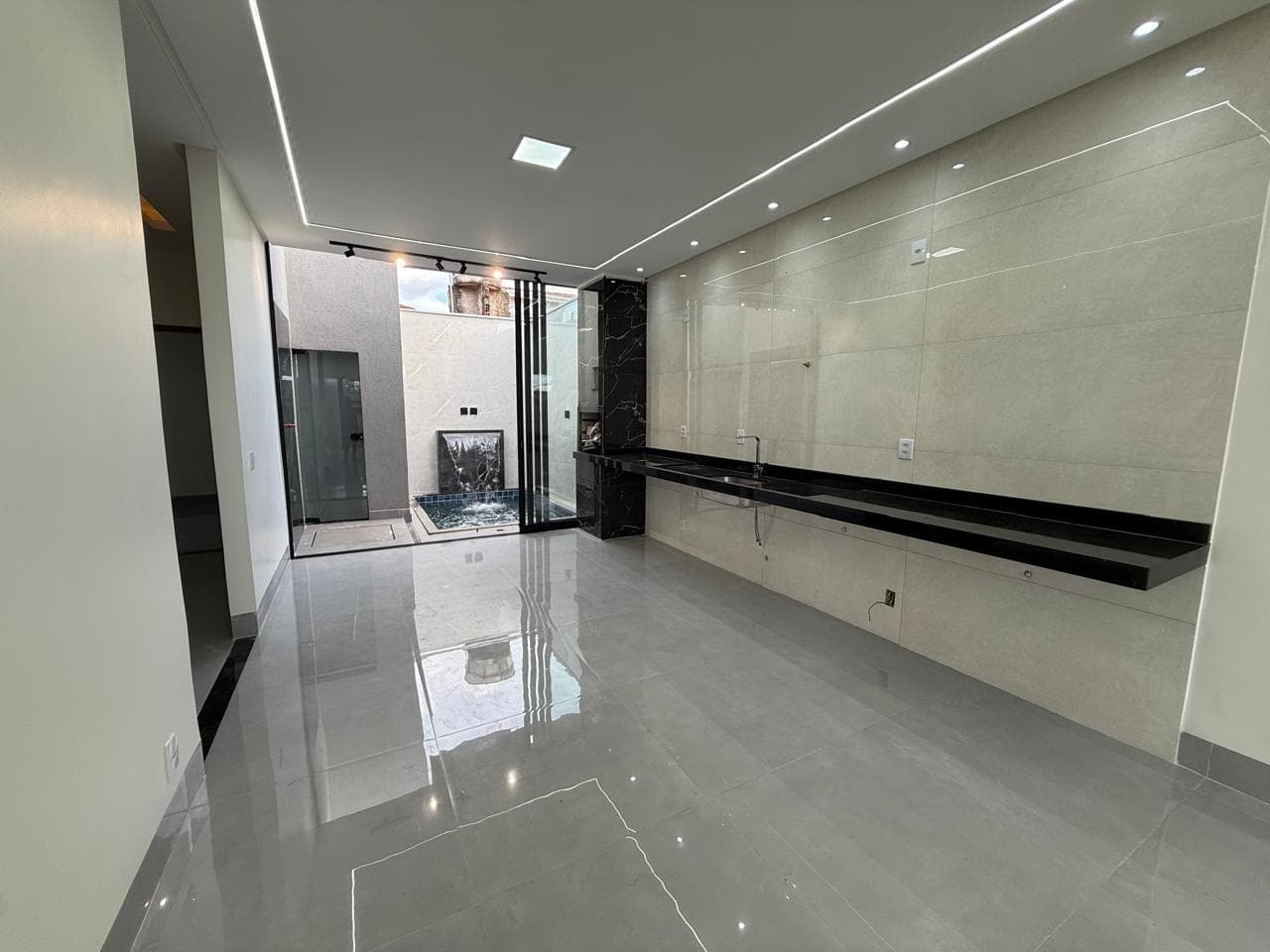 CASA 3 SUITES COM PISCINA JARDIM ELI FORTE