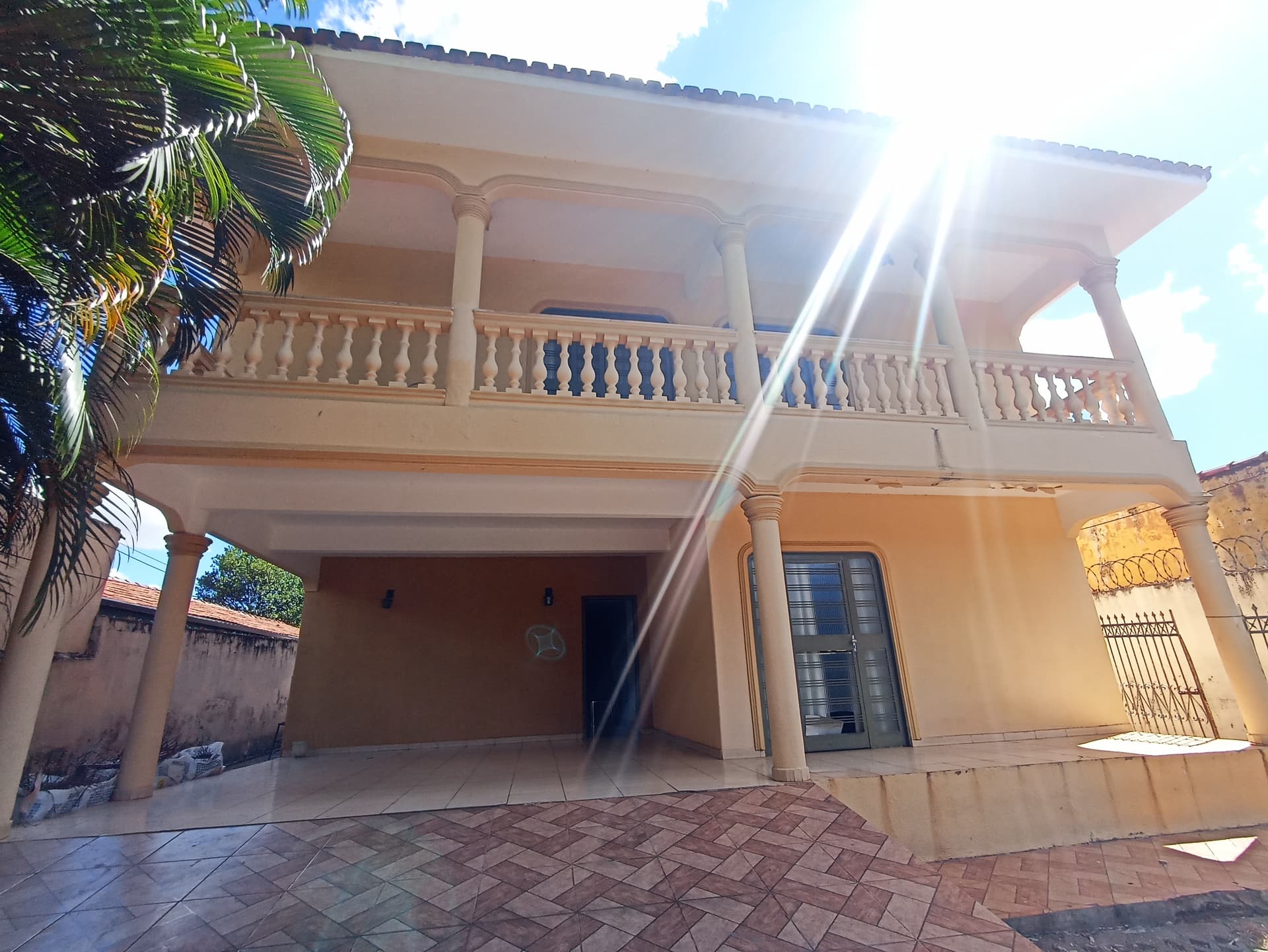 Sobrado amplo com excelente potencial no setor sudoeste