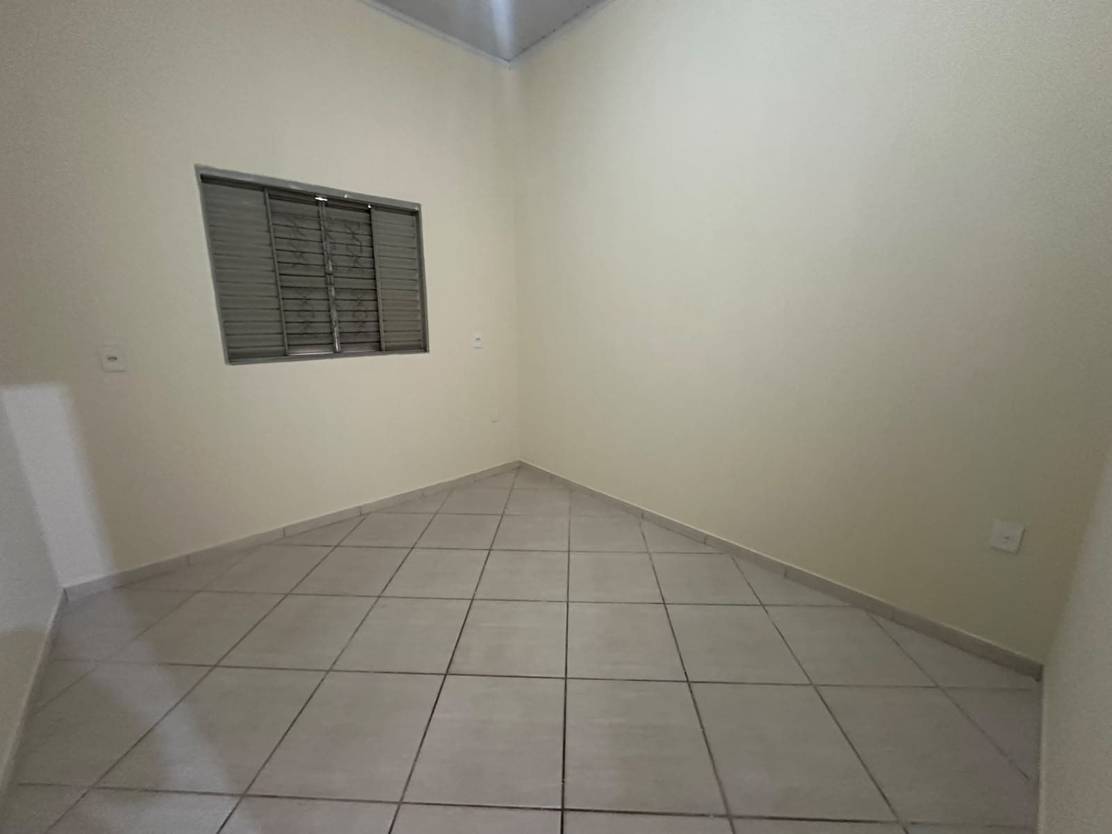 CASA 02 QUARTOS SENDO 1 SUITE NO JARDIM PETROPOLIS