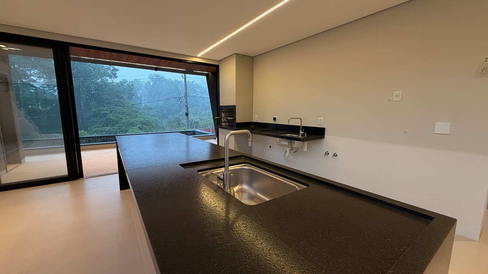Triplex 3 Suítes Plenas no Jardins Barcelona em Senador Canedo