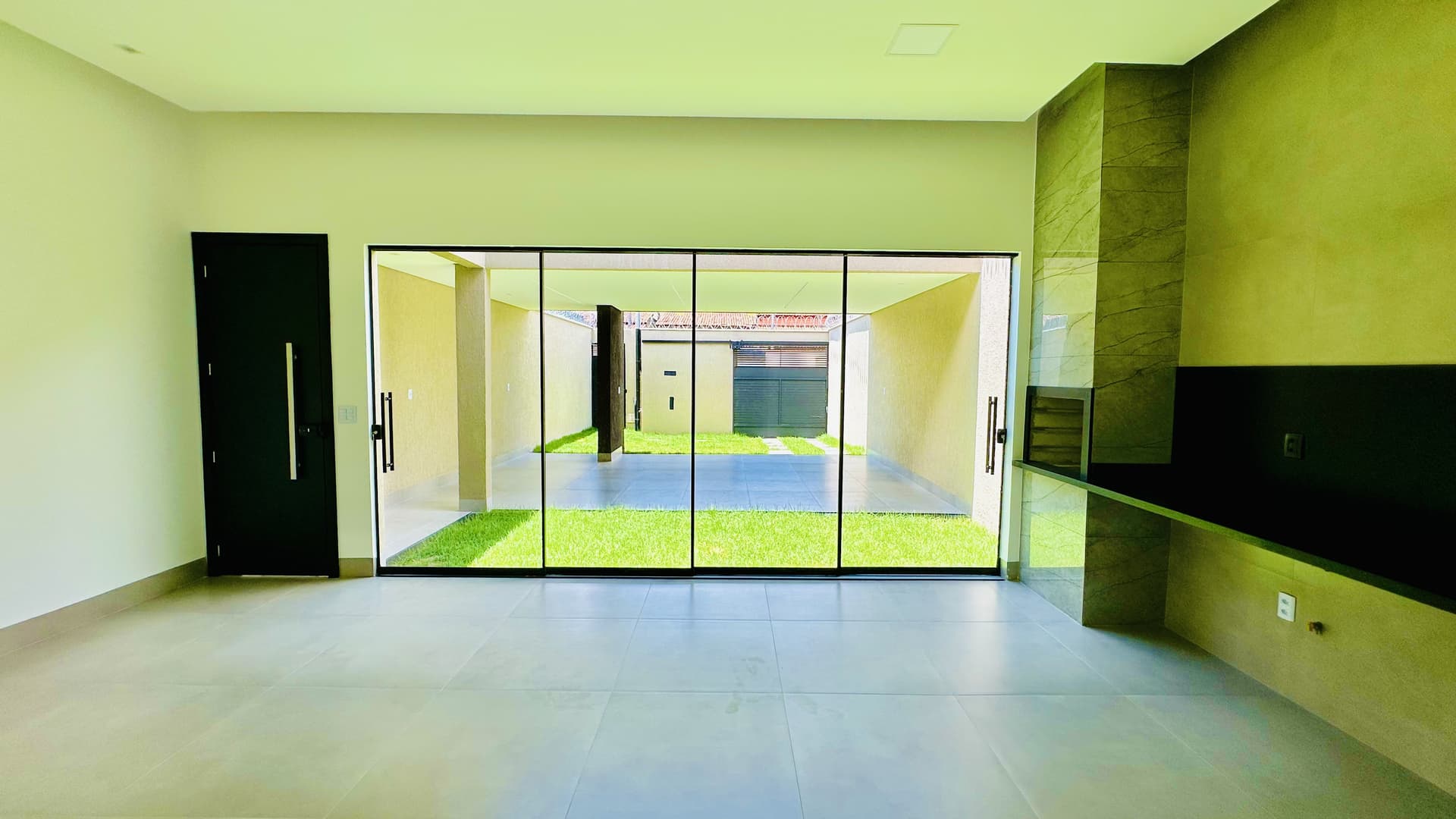 Casa Térrea 3 Quartos com Suíte Próxima ao Buriti Shopping