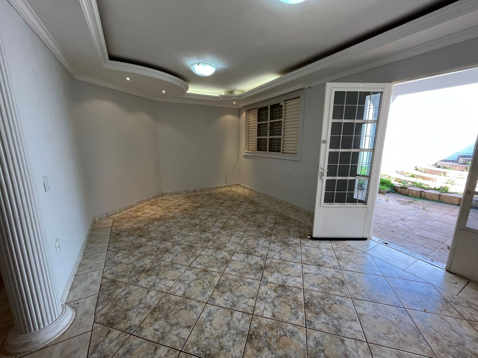 UM TERRENO COM DUAS CASAS 5.600M² VILA MORAIS GOIÂNIA GO