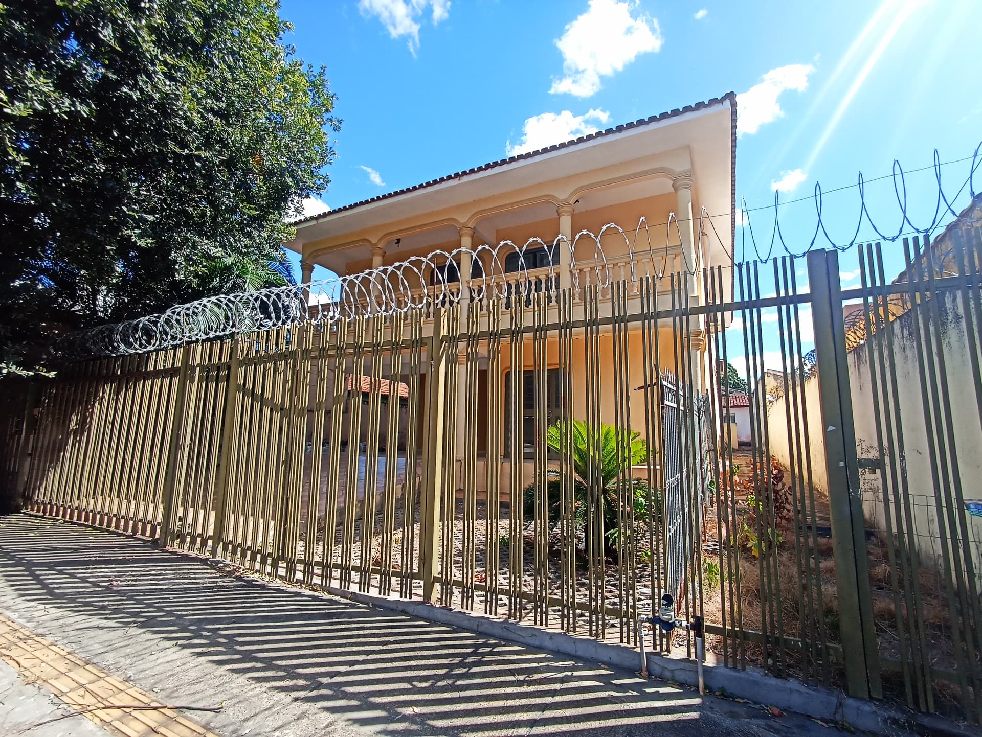Sobrado amplo com excelente potencial no setor sudoeste
