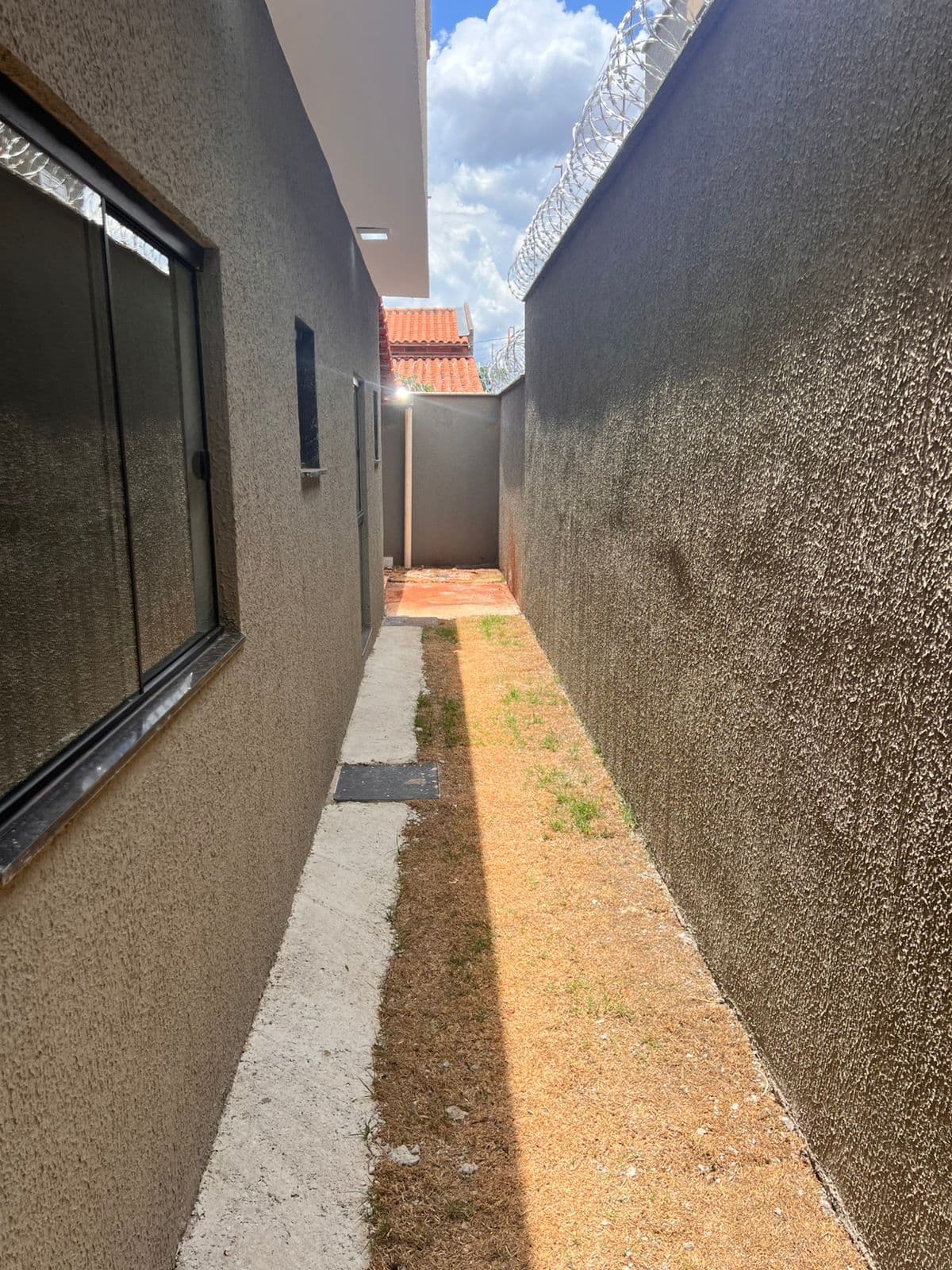 Casa com Suíte e Demi-Suíte | Cozinha com Ilha | Solar Park Ilhabella | Senador Canedo | R$ 320 Mil