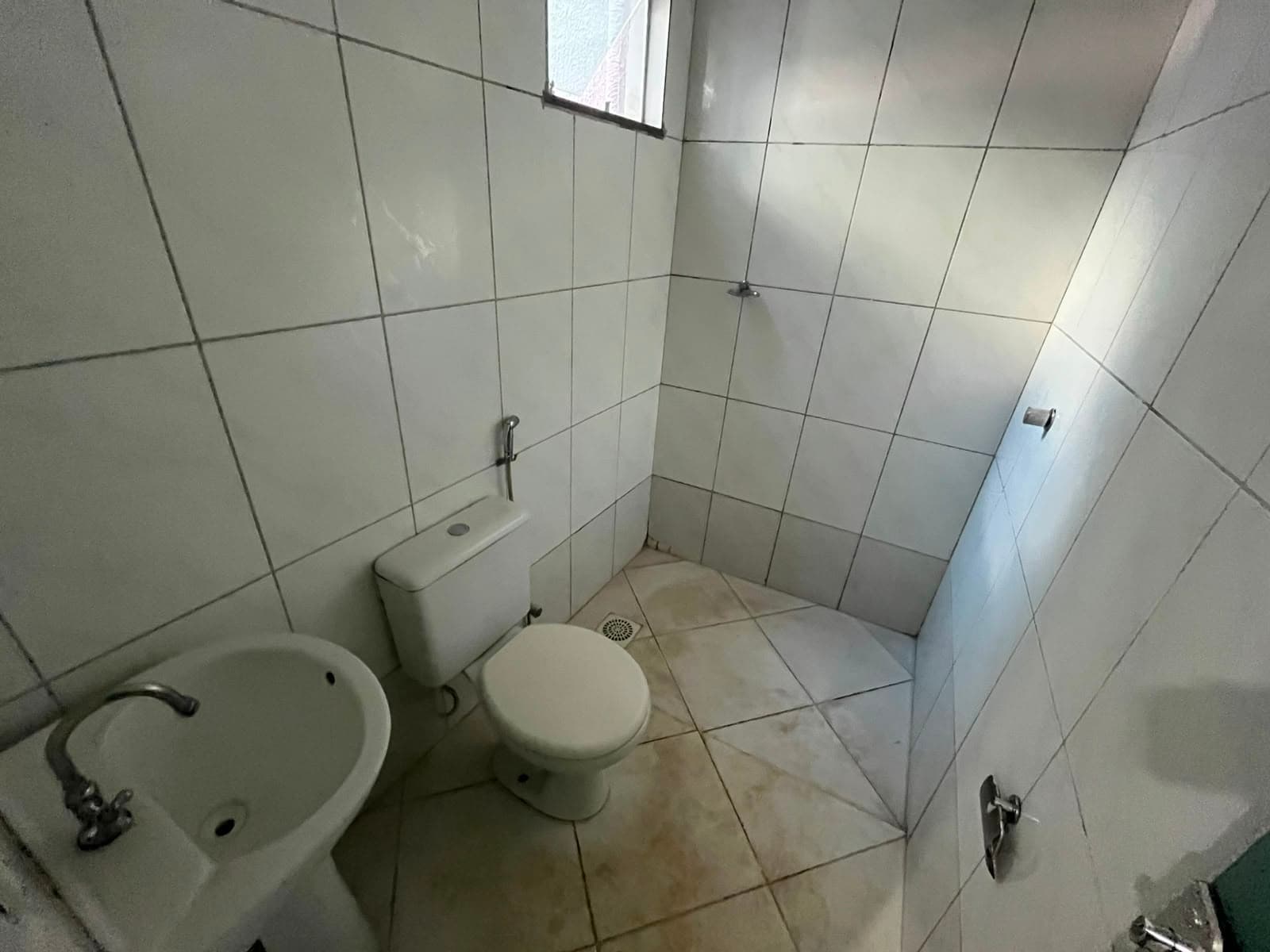 CASA 2 QUARTOS SENDO 1 SUITE JARDIM PETROPOLIS