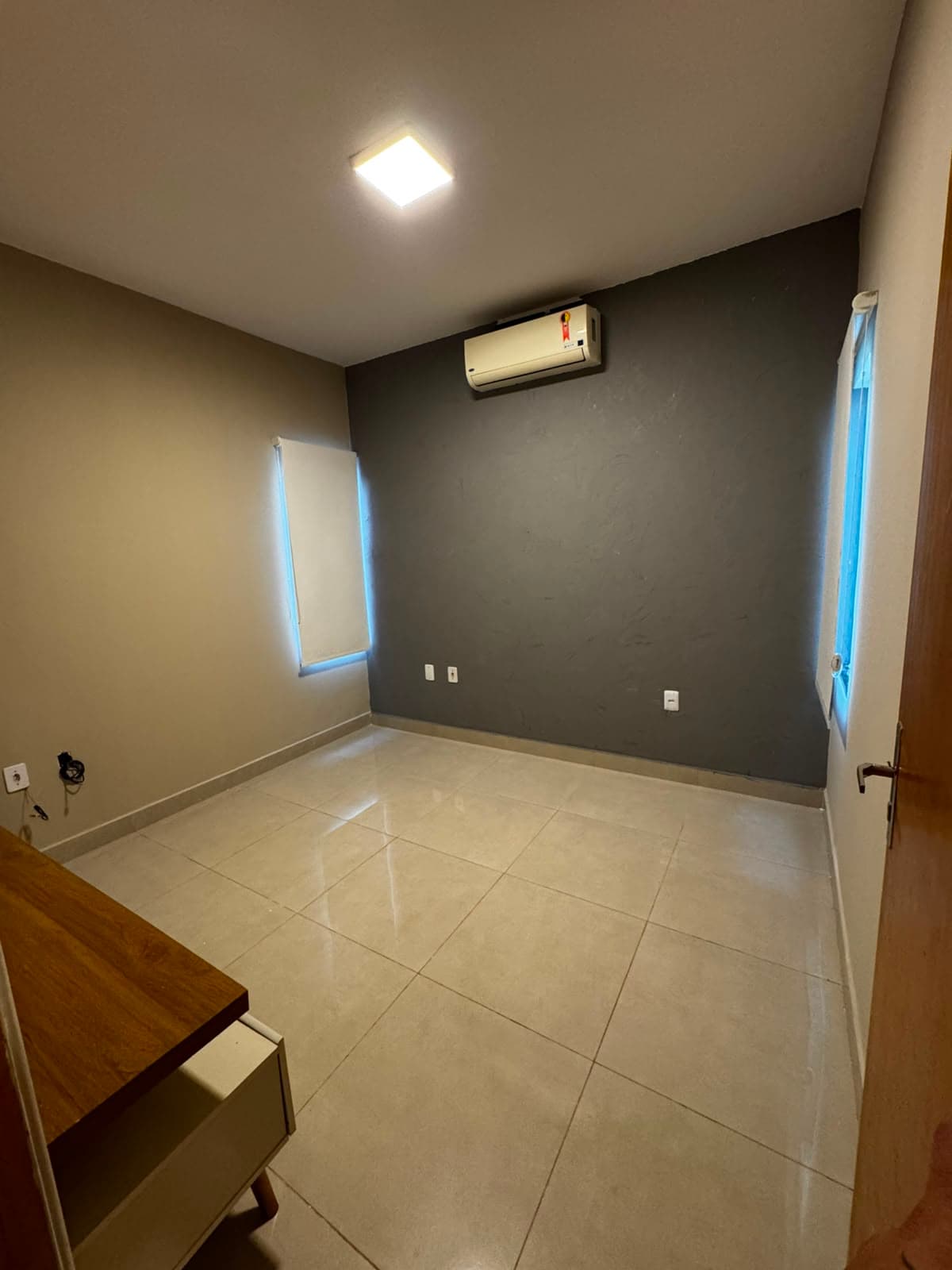 Casa 03 Quartos Sendo 01 Suíte - Jardim São José - Goiânia - Go