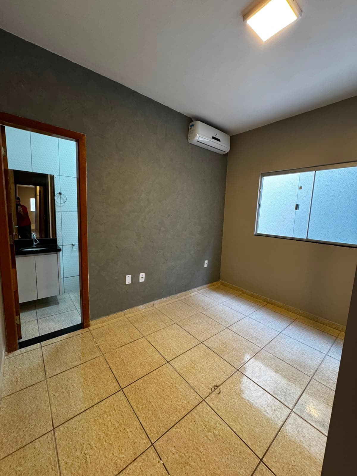 Casa 03 Quartos Sendo 01 Suíte - Jardim São José - Goiânia - Go