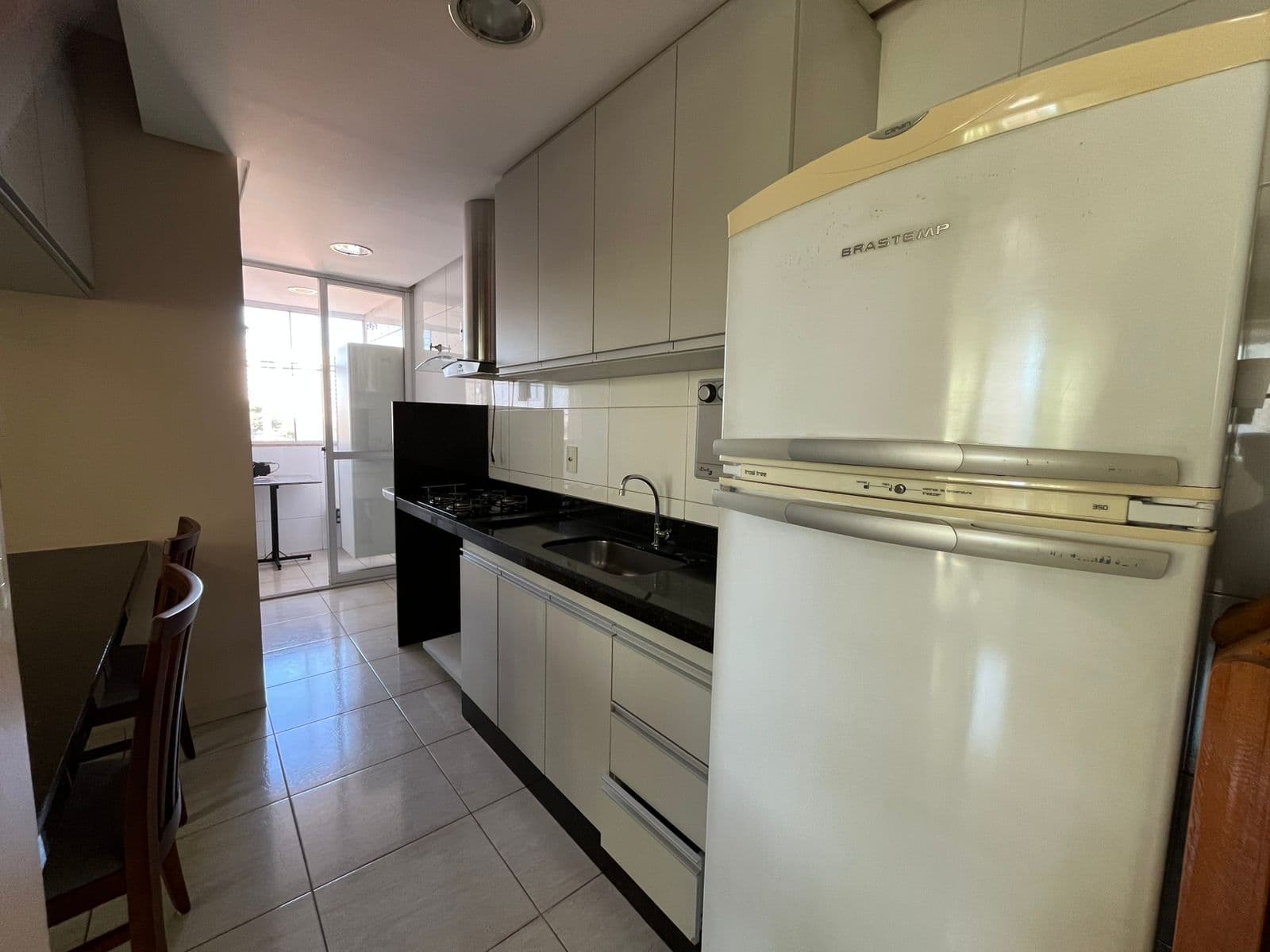 APARTAMENTO MOBILIADO DE 02 QUARTOS, JARDIM AMÉRICA.