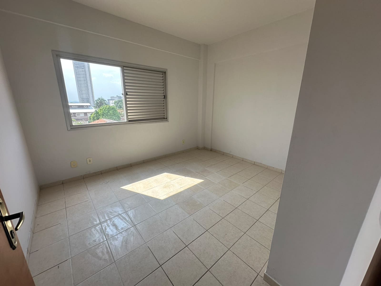 APARTAMENTO DE 01 QUARTO, SETOR LESTE UNIVERSITÁRIO.
