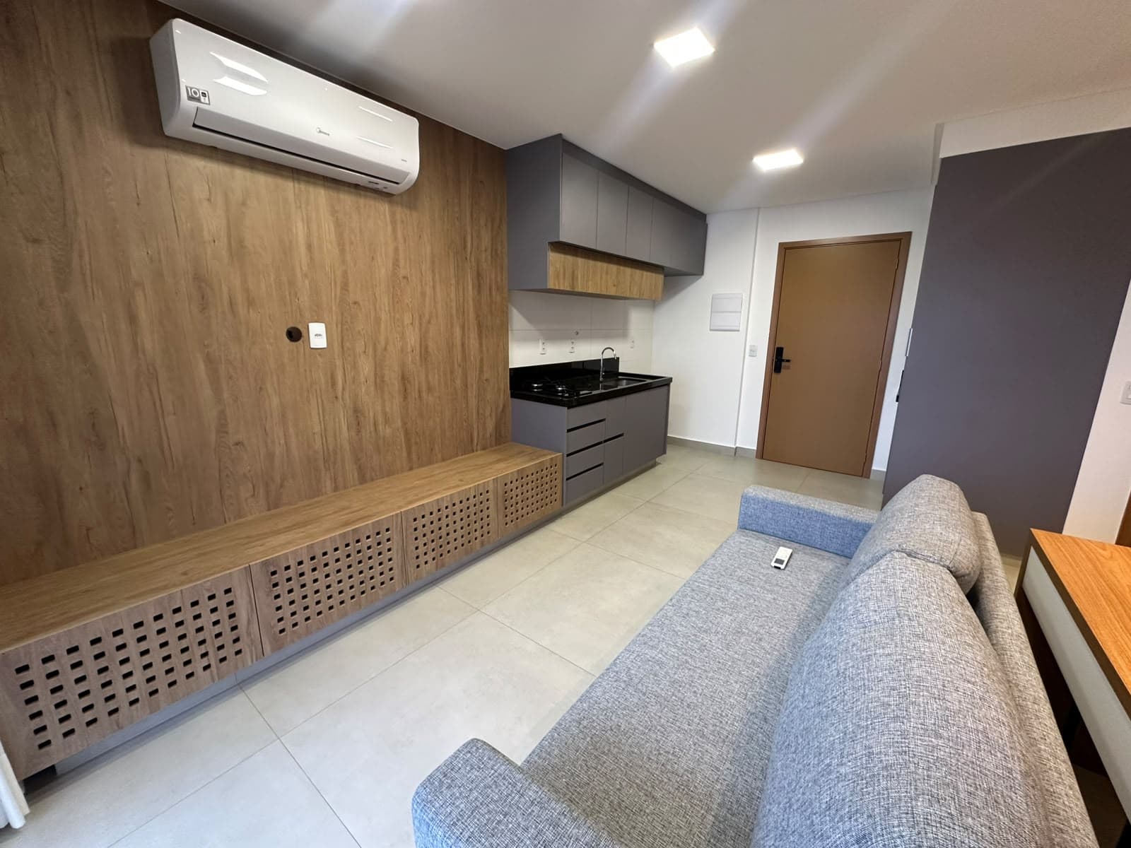 FLAT MOBILIADO TAI RESIDENCIAS NO SETOR BUENO
