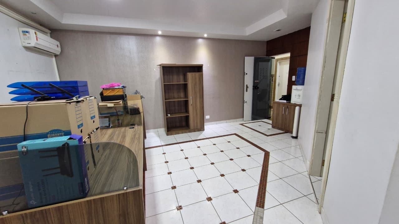 SALA COMERCIAL DE 76M², CENTRO.