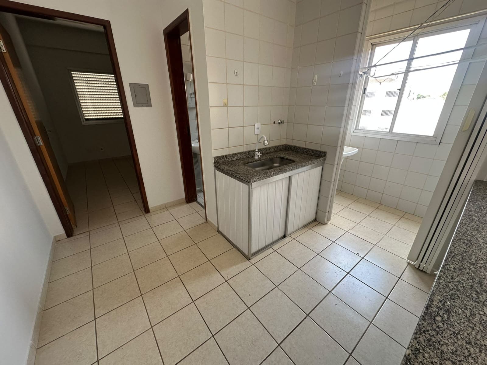 APARTAMENTO DE 01 QUARTO ED JOSE FARIAS FILHO NO SETOR LESTE UNIVERSITÁRIO.