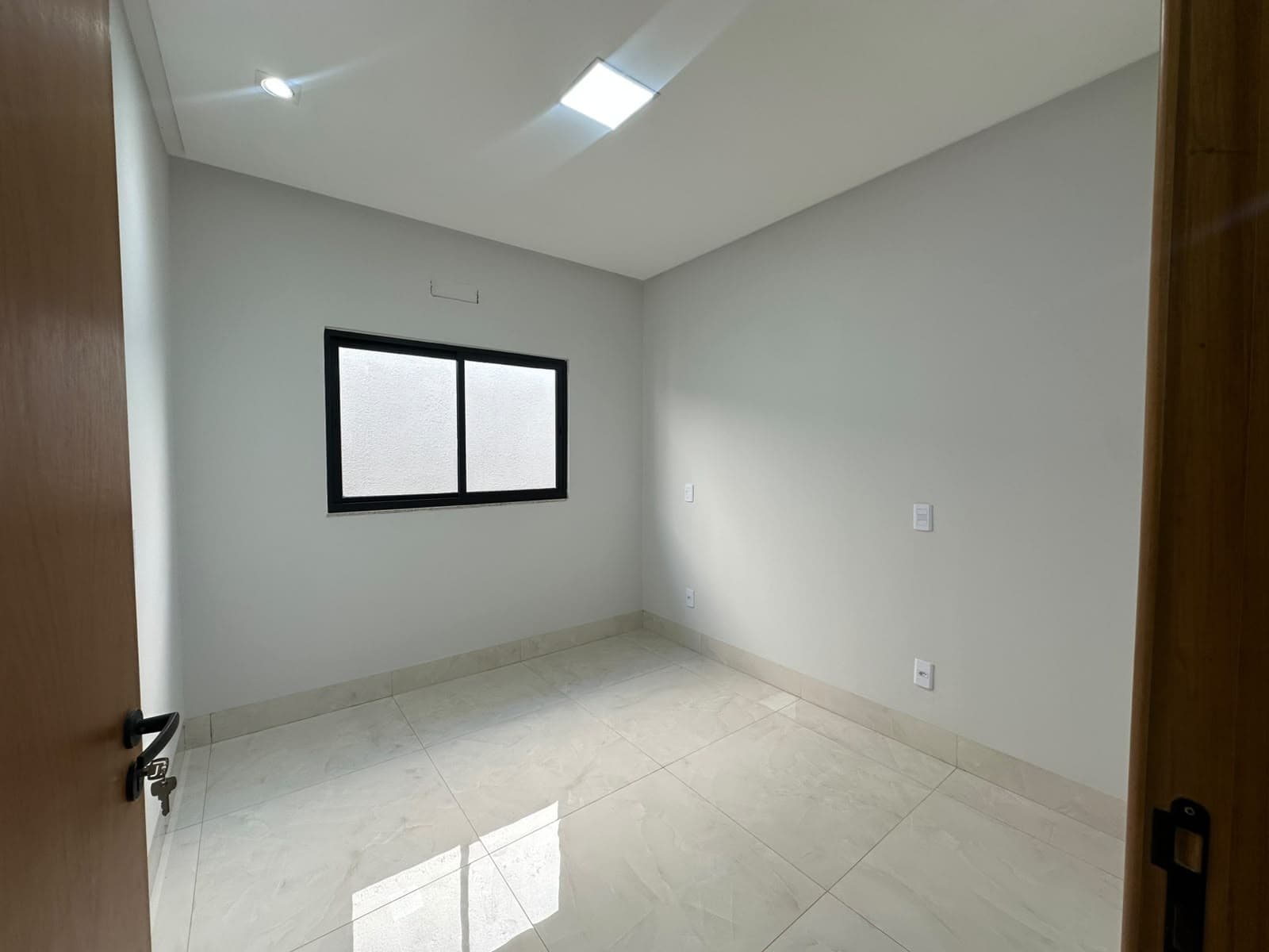 CASA 03 QUARTOS SENDO 1 SUITE NO JARDIM ALTO PARAÍSO EM AP DE GOIÂNIA