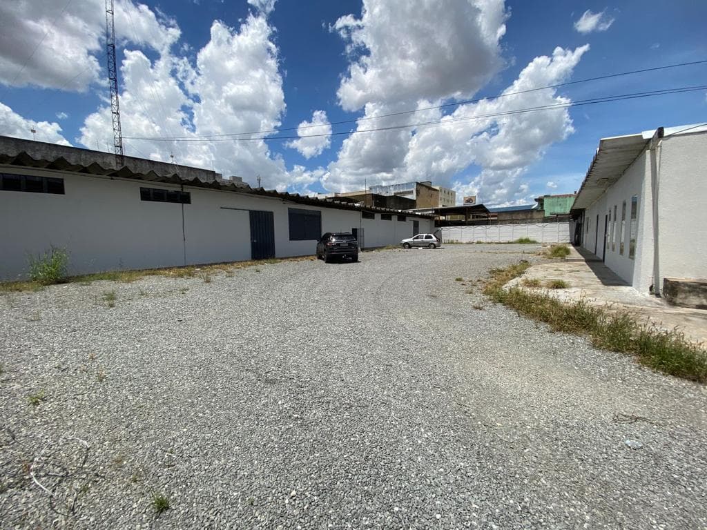 IMOVEL COMERCIAL COM 1.800m² FRENTE PARA AVENIDA CESTELO BRANCO