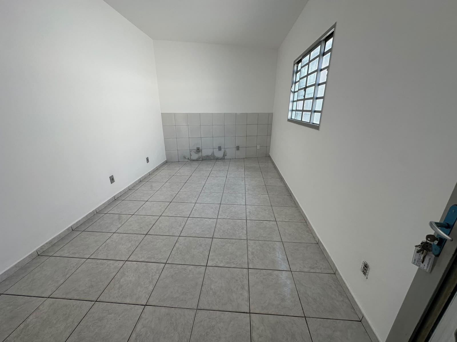 CASA 02 QUARTOS NO SETOR VILA SÃO FRANCISCO