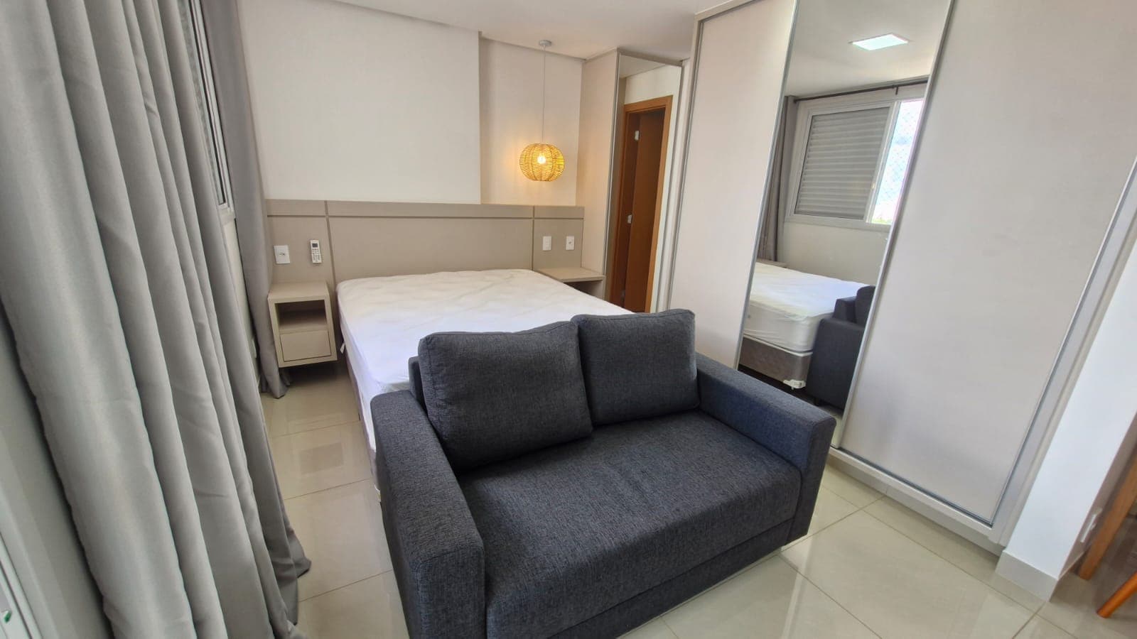 FLAT MOBILIADO, SETOR OESTE.