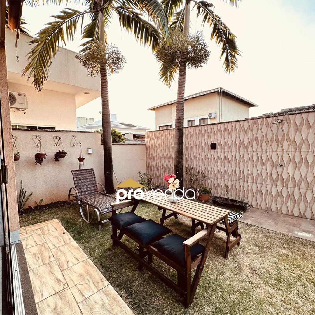 Sobrado 360 m2 de lote, 276 m2 de construção quadrados com 3 quartos em Jardins Madri - Goiânia - GO