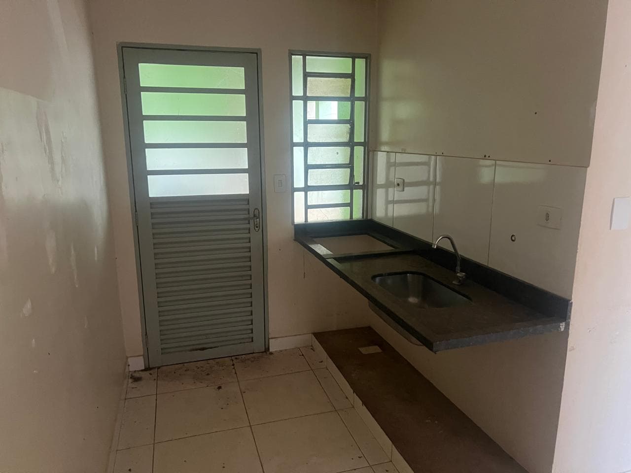Casa 03 Quartos sendo 1 Suíte - Setor Solar Ville - Goiania -Go