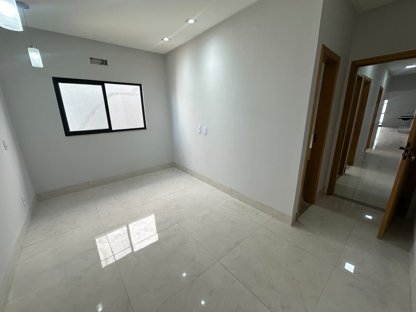 CASA 03 QUARTOS SENDO 1 SUITE NO JARDIM ALTO PARAÍSO EM AP DE GOIÂNIA
