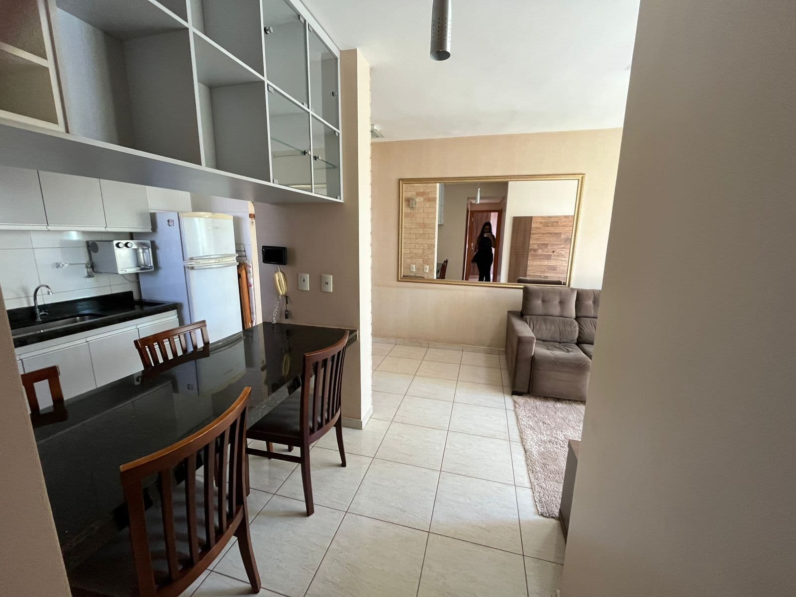 APARTAMENTO MOBILIADO DE 02 QUARTOS, JARDIM AMÉRICA.