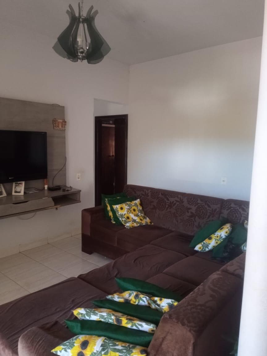 SOBRADO NO CENTRO DE PIRENÓPOLIS 309M²
