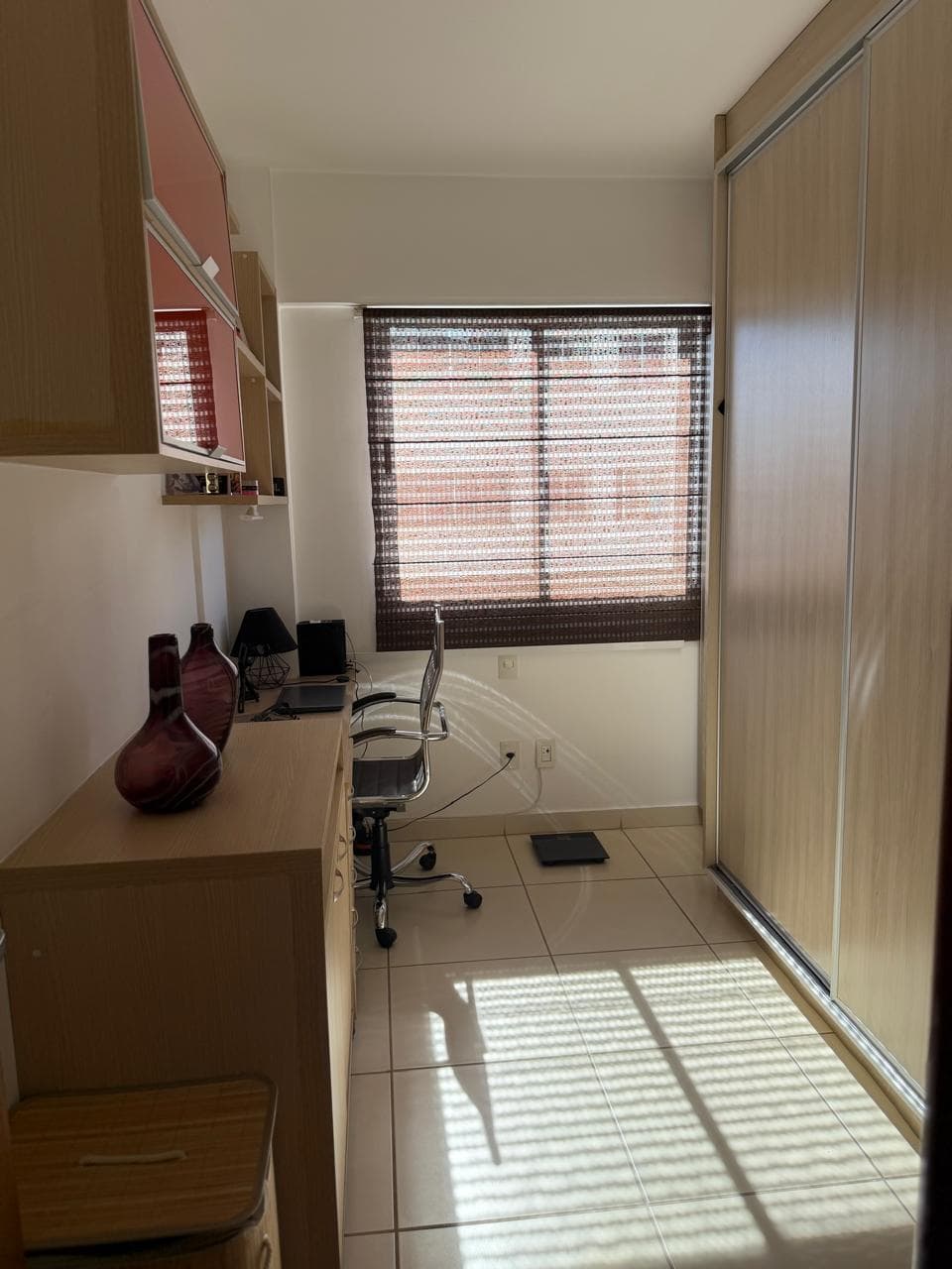 Apartamento 2/4 sendo uma suíte.