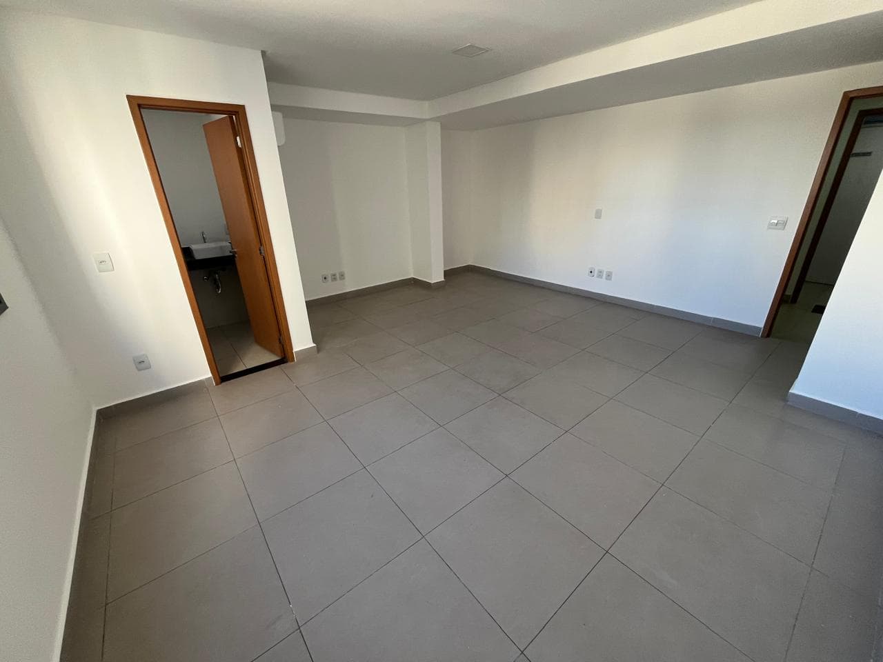 SALA COMERCIAL AV T 63 SETOR BUENO - MAP CENTER