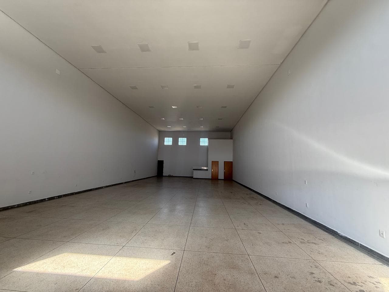 GALPÃO DE 215M², RESIDENCIAL BUENA VISTA III.