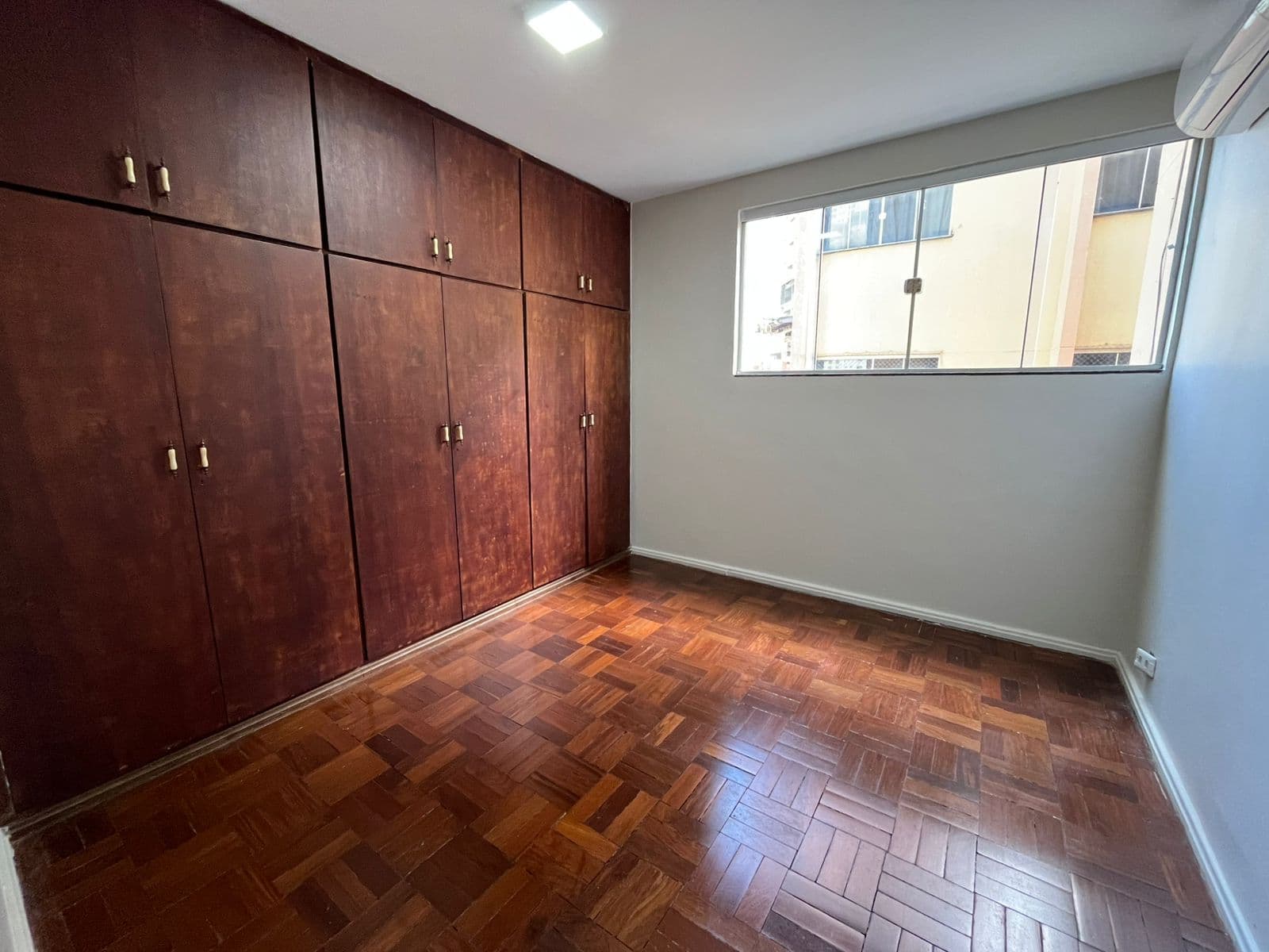 APARTAMENTO 3 QUARTOS NO SETOR BUENO RES HUMAITA