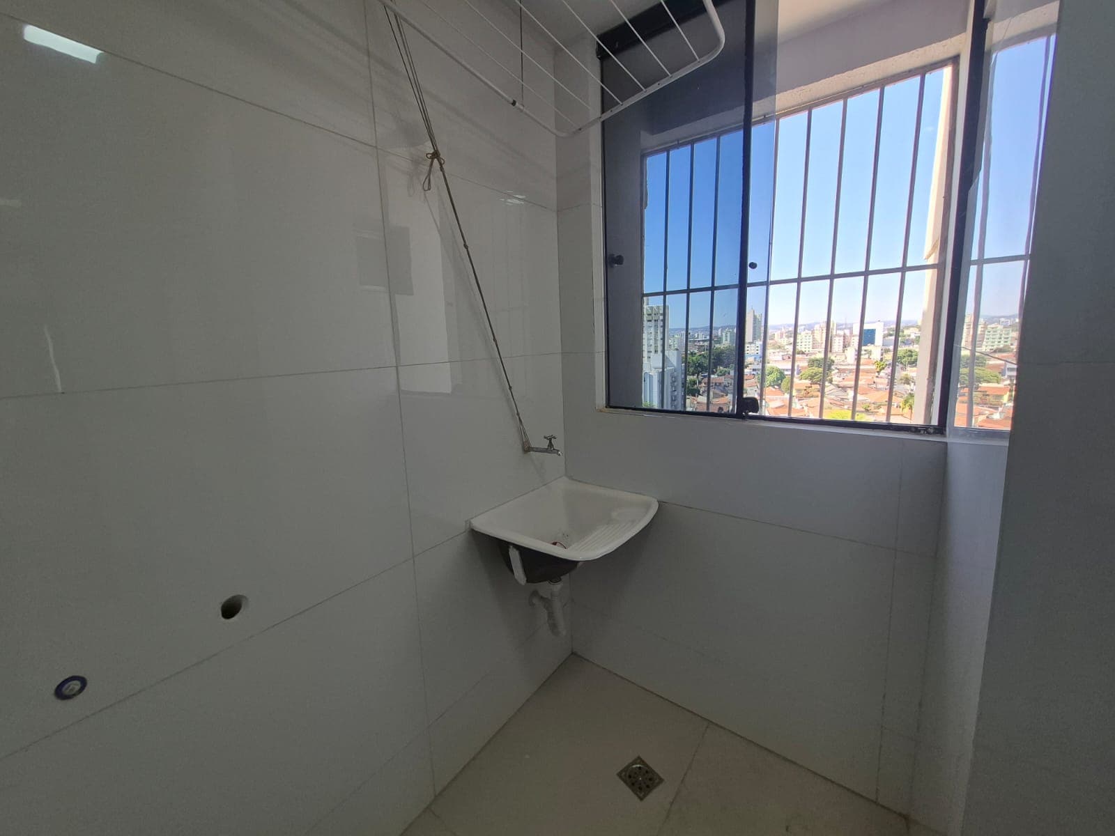 APARTAMENTO 03 QUARTOS SENDO 1 SUITE NO SETOR AEROPORTO ED NICOLE