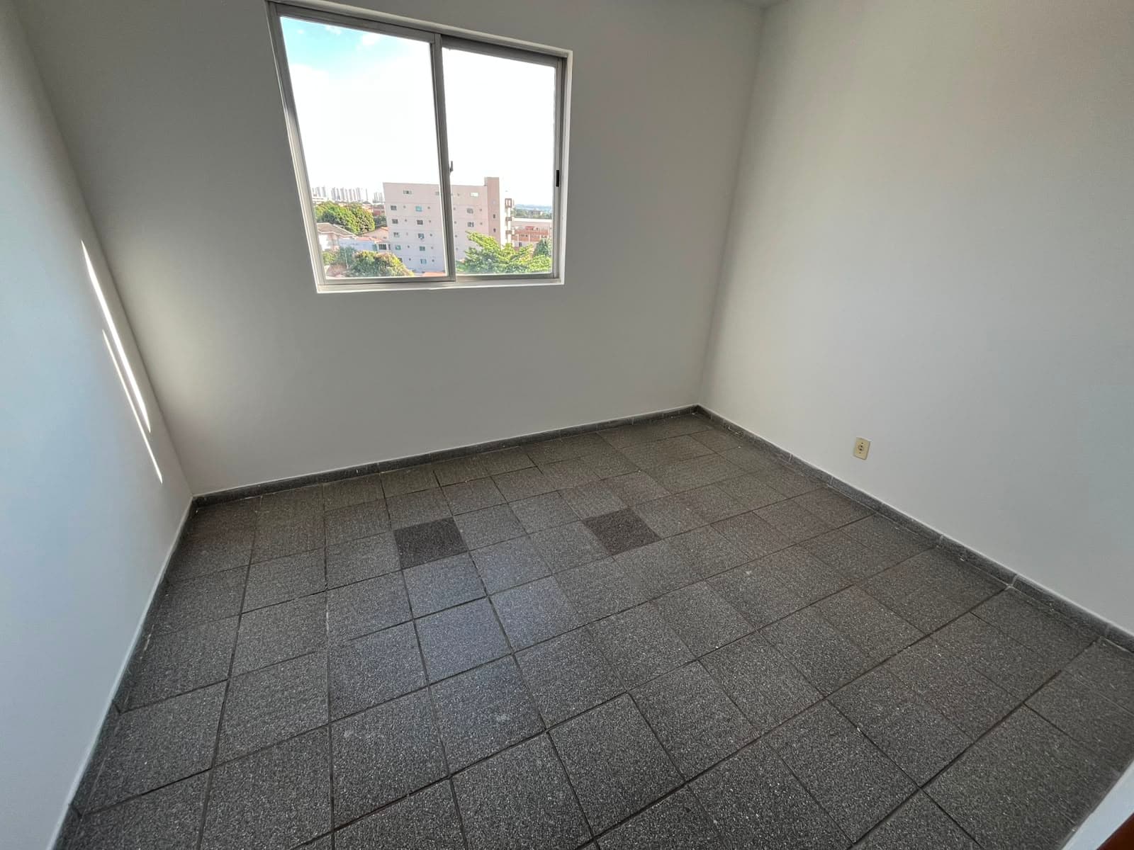 APARTAMENTO DE 02 QUARTOS, CIDADE JARDIM.
