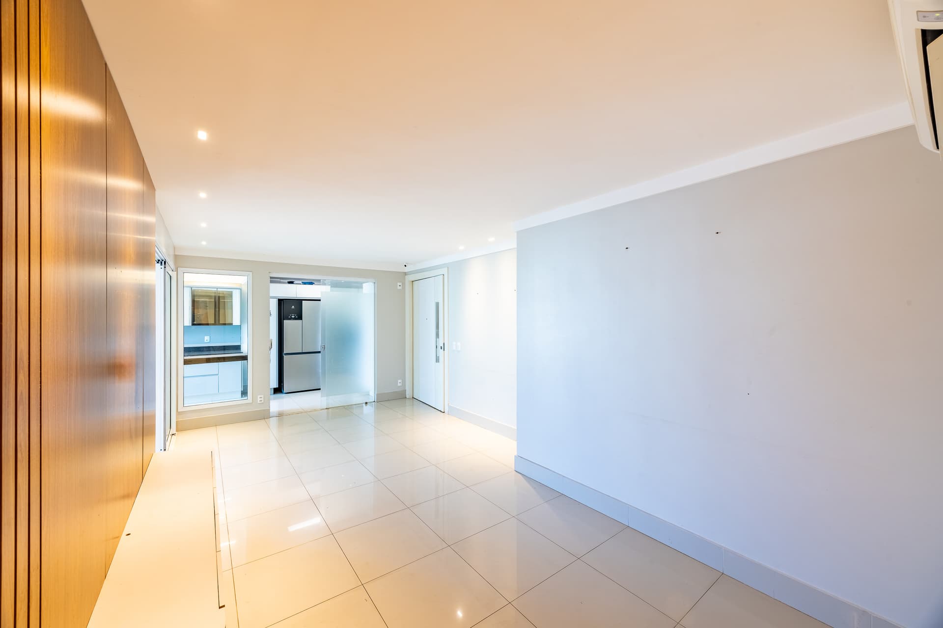 Apartamento de 3 suítes no La Music – Setor Bueno.